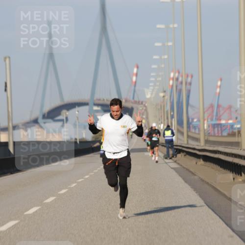 03.10.2025 - Köhlbrandbrückenlauf Jannik Wohlers http://msf.ph/oto/9050700 03.10.2025 09:36:38 Position 3  meine-sportfotos.de