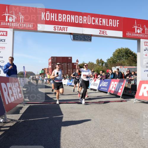03.10.2025 - Köhlbrandbrückenlauf Lena Gebhardt http://msf.ph/oto/9050704 03.10.2025 13:05:42 Ziel 4062, 4133, 4161, 4278, 4296, 4332, 4384, 4467, 4564, 4599, 5468, 5676, 5964, 6281, 6631, 6786, 6787 meine-sportfotos.de