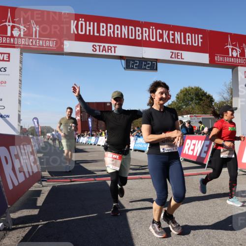 03.10.2025 - Köhlbrandbrückenlauf Lena Gebhardt http://msf.ph/oto/9050705 03.10.2025 13:21:27 Ziel 4367, 4379, 4838, 4917, 5149, 5483, 5506, 5725, 5871, 6040, 6132, 6186, 6221, 6675, 6676, 6679, 6802 meine-sportfotos.de