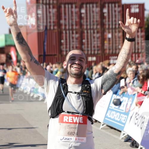 03.10.2025 - Köhlbrandbrückenlauf Jannik Wohlers http://msf.ph/oto/9050706 03.10.2025 13:08:12 Ziel 4107, 4307, 4357, 4409, 4768, 5243, 5994, 6635, 6752, 6774, 6824 meine-sportfotos.de