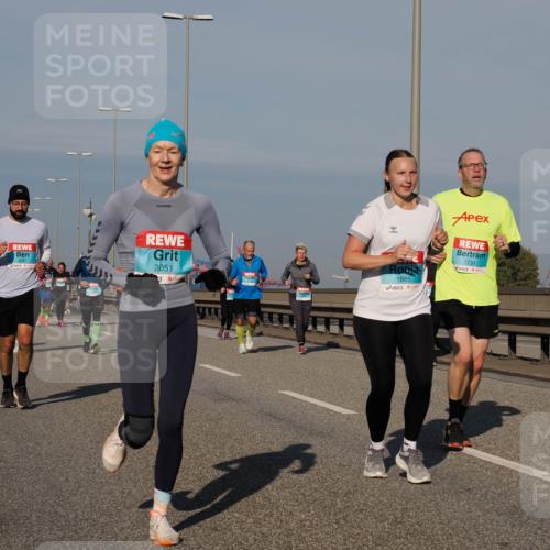 03.10.2025 - Köhlbrandbrückenlauf Fabian Wolf http://msf.ph/oto/9050710 03.10.2025 10:01:28 Position 3 3541, 3051, 1885, 1731 meine-sportfotos.de