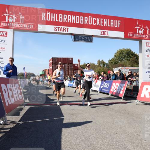 03.10.2025 - Köhlbrandbrückenlauf Lena Gebhardt http://msf.ph/oto/9050713 03.10.2025 13:05:42 Ziel 4062, 4133, 4161, 4278, 4296, 4332, 4384, 4467, 4564, 4599, 5468, 5676, 5964, 6281, 6631, 6786, 6787 meine-sportfotos.de