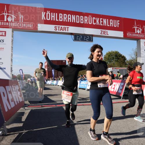 03.10.2025 - Köhlbrandbrückenlauf Lena Gebhardt http://msf.ph/oto/9050715 03.10.2025 13:21:27 Ziel 4367, 4379, 4838, 4917, 5149, 5483, 5506, 5725, 5871, 6040, 6132, 6186, 6221, 6675, 6676, 6679, 6802 meine-sportfotos.de