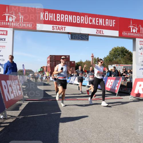 03.10.2025 - Köhlbrandbrückenlauf Lena Gebhardt http://msf.ph/oto/9050724 03.10.2025 13:05:42 Ziel 4062, 4133, 4161, 4278, 4296, 4332, 4384, 4467, 4564, 4599, 5468, 5676, 5964, 6281, 6631, 6786, 6787 meine-sportfotos.de
