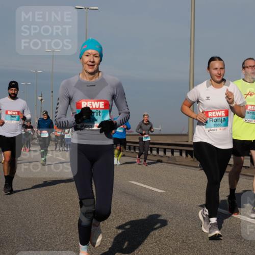 03.10.2025 - Köhlbrandbrückenlauf Fabian Wolf http://msf.ph/oto/9050727 03.10.2025 10:01:28 Position 3 305, 1885, 1731 meine-sportfotos.de