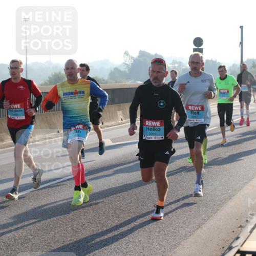 03.10.2025 - Köhlbrandbrückenlauf Lena Gebhardt http://msf.ph/oto/9050729 03.10.2025 09:14:25 Position 1 3490, 3610, 3269, 3267 meine-sportfotos.de