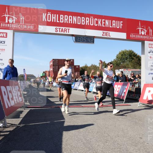 03.10.2025 - Köhlbrandbrückenlauf Lena Gebhardt http://msf.ph/oto/9050731 03.10.2025 13:05:42 Ziel 4062, 4133, 4161, 4278, 4296, 4332, 4384, 4467, 4564, 4599, 5468, 5676, 5964, 6281, 6631, 6786, 6787 meine-sportfotos.de