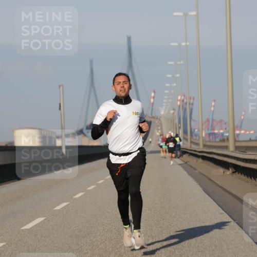 03.10.2025 - Köhlbrandbrückenlauf Jannik Wohlers http://msf.ph/oto/9050735 03.10.2025 09:36:41 Position 3  meine-sportfotos.de