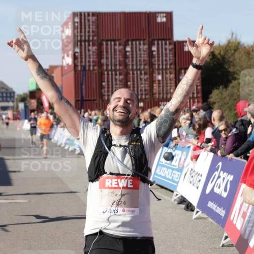03.10.2025 - Köhlbrandbrückenlauf Jannik Wohlers http://msf.ph/oto/9050737 03.10.2025 13:08:12 Ziel 4107, 4307, 4357, 4409, 4768, 5243, 5994, 6635, 6752, 6774, 6824 meine-sportfotos.de