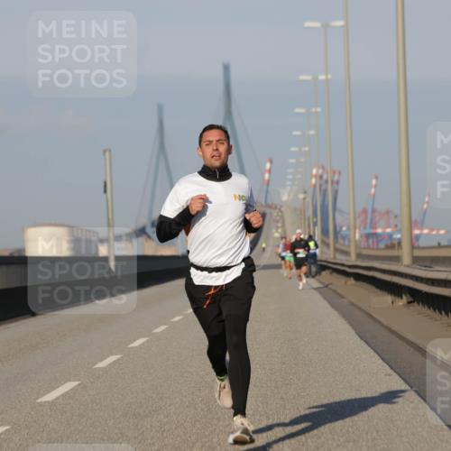 03.10.2025 - Köhlbrandbrückenlauf Jannik Wohlers http://msf.ph/oto/9050739 03.10.2025 09:36:41 Position 3  meine-sportfotos.de