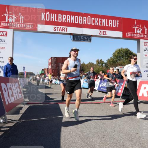 03.10.2025 - Köhlbrandbrückenlauf Lena Gebhardt http://msf.ph/oto/9050740 03.10.2025 13:05:43 Ziel 4062, 4066, 4133, 4161, 4278, 4290, 4296, 4332, 4384, 4467, 4564, 4599, 5468, 5676, 5964, 6281, 6631, 6642, 6786, 6787 meine-sportfotos.de