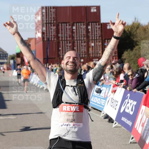 03.10.2025 - Köhlbrandbrückenlauf Jannik Wohlers http://msf.ph/oto/9050743 03.10.2025 13:08:12 Ziel 4107, 4307, 4357, 4409, 4768, 5243, 5994, 6635, 6752, 6774, 6824 meine-sportfotos.de