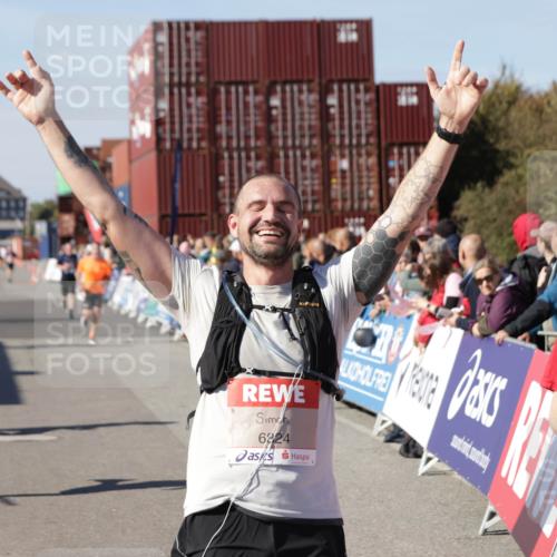 03.10.2025 - Köhlbrandbrückenlauf Jannik Wohlers http://msf.ph/oto/9050746 03.10.2025 13:08:12 Ziel 4107, 4307, 4357, 4409, 4768, 5243, 5994, 6635, 6752, 6774, 6824 meine-sportfotos.de