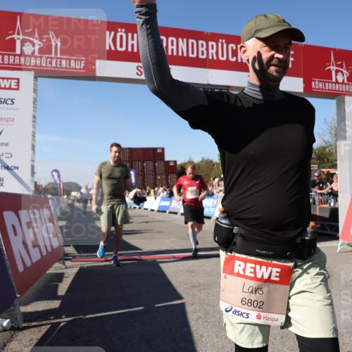 03.10.2025 - Köhlbrandbrückenlauf Lena Gebhardt http://msf.ph/oto/9050747 03.10.2025 13:21:28 Ziel 4367, 4379, 4838, 4917, 5149, 5458, 5483, 5506, 5725, 5871, 6040, 6132, 6186, 6221, 6675, 6676, 6679, 6802 meine-sportfotos.de