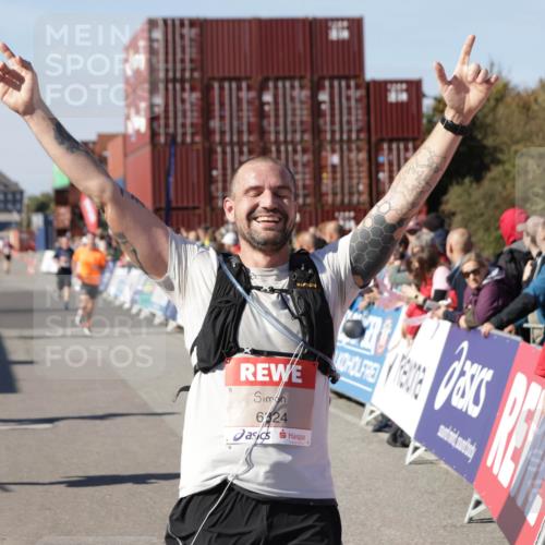03.10.2025 - Köhlbrandbrückenlauf Jannik Wohlers http://msf.ph/oto/9050750 03.10.2025 13:08:12 Ziel 4107, 4307, 4357, 4409, 4768, 5243, 5994, 6635, 6752, 6774, 6824 meine-sportfotos.de