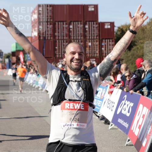 03.10.2025 - Köhlbrandbrückenlauf Jannik Wohlers http://msf.ph/oto/9050758 03.10.2025 13:08:12 Ziel 4107, 4307, 4357, 4409, 4768, 5243, 5994, 6635, 6752, 6774, 6824 meine-sportfotos.de