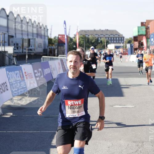 03.10.2025 - Köhlbrandbrückenlauf Jannik Wohlers http://msf.ph/oto/9050764 03.10.2025 13:08:13 Ziel 4107, 4307, 4357, 4409, 4768, 5243, 5994, 6635, 6752, 6774, 6824 meine-sportfotos.de