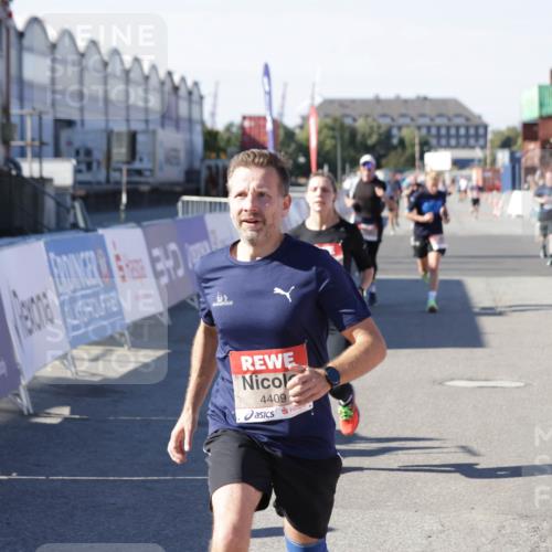 03.10.2025 - Köhlbrandbrückenlauf Jannik Wohlers http://msf.ph/oto/9050770 03.10.2025 13:08:14 Ziel 4107, 4307, 4357, 4409, 4768, 5243, 5804, 5994, 6635, 6752, 6774, 6824 meine-sportfotos.de