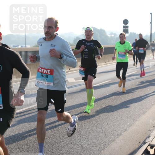 03.10.2025 - Köhlbrandbrückenlauf Lena Gebhardt http://msf.ph/oto/9050777 03.10.2025 09:14:26 Position 1 3269, 3267 meine-sportfotos.de