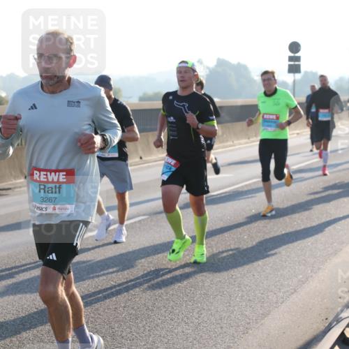 03.10.2025 - Köhlbrandbrückenlauf Lena Gebhardt http://msf.ph/oto/9050781 03.10.2025 09:14:26 Position 1 2722, 3267 meine-sportfotos.de
