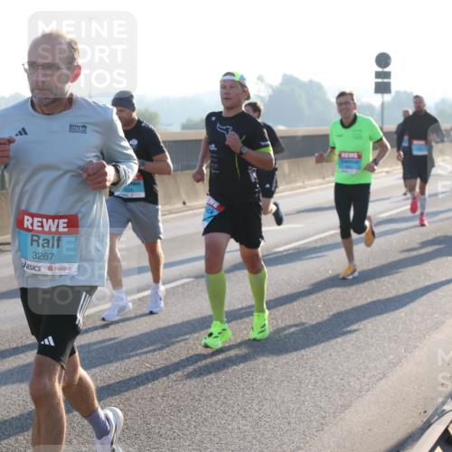 03.10.2025 - Köhlbrandbrückenlauf Lena Gebhardt http://msf.ph/oto/9050784 03.10.2025 09:14:26 Position 1 2722, 3267 meine-sportfotos.de