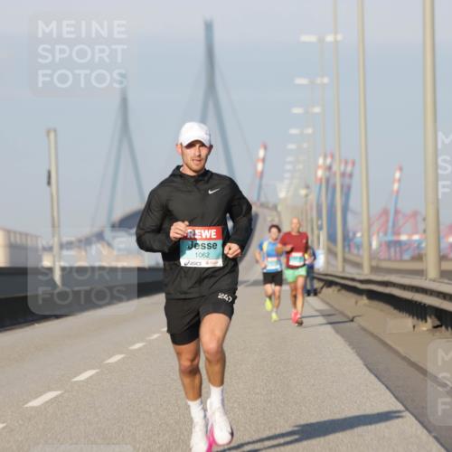 03.10.2025 - Köhlbrandbrückenlauf Jannik Wohlers http://msf.ph/oto/9050785 03.10.2025 09:36:54 Position 3 1062, 247 meine-sportfotos.de