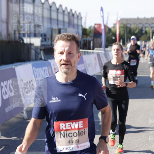 03.10.2025 - Köhlbrandbrückenlauf Jannik Wohlers http://msf.ph/oto/9050791 03.10.2025 13:08:14 Ziel 4107, 4307, 4357, 4409, 4768, 5243, 5804, 5994, 6635, 6752, 6774, 6824 meine-sportfotos.de