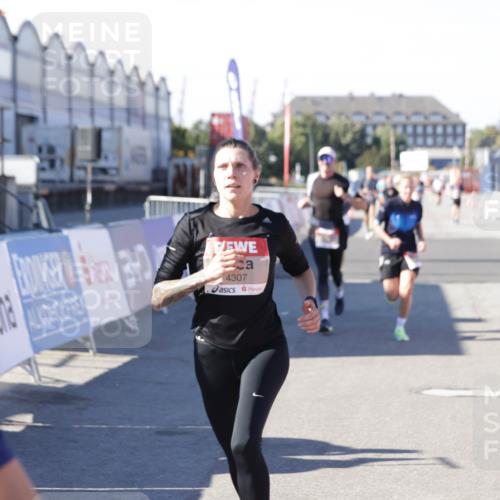 03.10.2025 - Köhlbrandbrückenlauf Jannik Wohlers http://msf.ph/oto/9050795 03.10.2025 13:08:14 Ziel 4107, 4307, 4357, 4409, 4768, 5243, 5804, 5994, 6635, 6752, 6774, 6824 meine-sportfotos.de