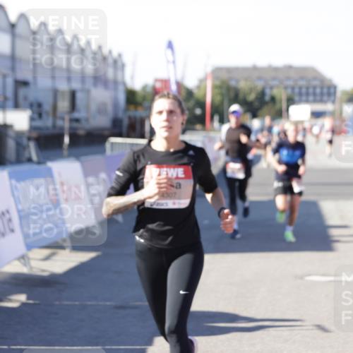 03.10.2025 - Köhlbrandbrückenlauf Jannik Wohlers http://msf.ph/oto/9050800 03.10.2025 13:08:14 Ziel 4107, 4307, 4357, 4409, 4768, 5243, 5804, 5994, 6635, 6752, 6774, 6824 meine-sportfotos.de