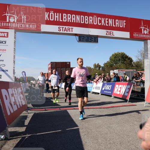 03.10.2025 - Köhlbrandbrückenlauf Lena Gebhardt http://msf.ph/oto/9050811 03.10.2025 13:21:32 Ziel 4367, 4379, 4838, 4913, 4917, 5149, 5458, 5483, 5506, 5725, 5871, 6040, 6132, 6186, 6221, 6675, 6676, 6679, 6802 meine-sportfotos.de