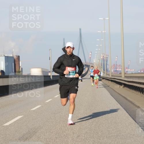 03.10.2025 - Köhlbrandbrückenlauf Jannik Wohlers http://msf.ph/oto/9050812 03.10.2025 09:36:55 Position 3 2, 1062, 26 meine-sportfotos.de