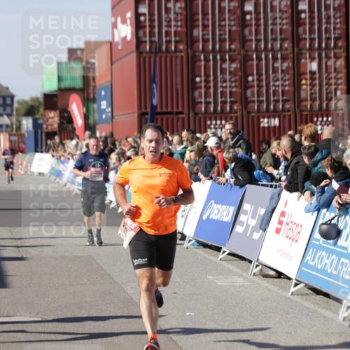 03.10.2025 - Köhlbrandbrückenlauf Jannik Wohlers http://msf.ph/oto/9050842 03.10.2025 13:08:16 Ziel 4107, 4307, 4409, 4768, 5243, 5804, 5994, 6021, 6569, 6635, 6752, 6774, 6824 meine-sportfotos.de