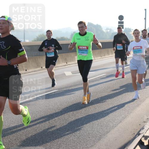 03.10.2025 - Köhlbrandbrückenlauf Lena Gebhardt http://msf.ph/oto/9050847 03.10.2025 09:14:27 Position 1 609, 3262, 3715 meine-sportfotos.de