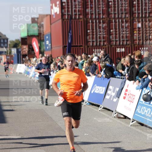 03.10.2025 - Köhlbrandbrückenlauf Jannik Wohlers http://msf.ph/oto/9050850 03.10.2025 13:08:16 Ziel 4107, 4307, 4409, 4768, 5243, 5804, 5994, 6021, 6569, 6635, 6752, 6774, 6824 meine-sportfotos.de