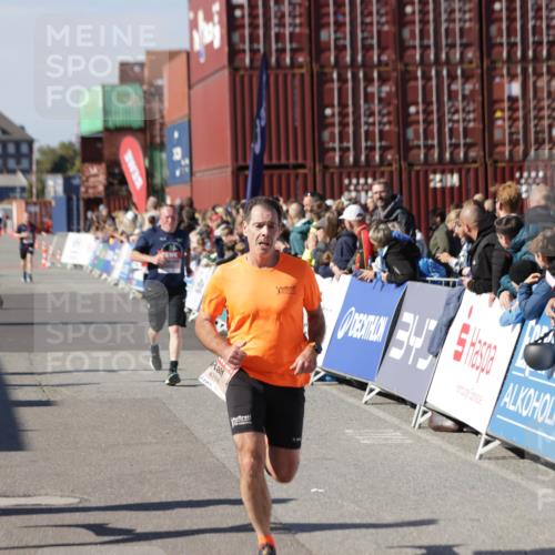 03.10.2025 - Köhlbrandbrückenlauf Jannik Wohlers http://msf.ph/oto/9050853 03.10.2025 13:08:16 Ziel 4107, 4307, 4409, 4768, 5243, 5804, 5994, 6021, 6569, 6635, 6752, 6774, 6824 meine-sportfotos.de