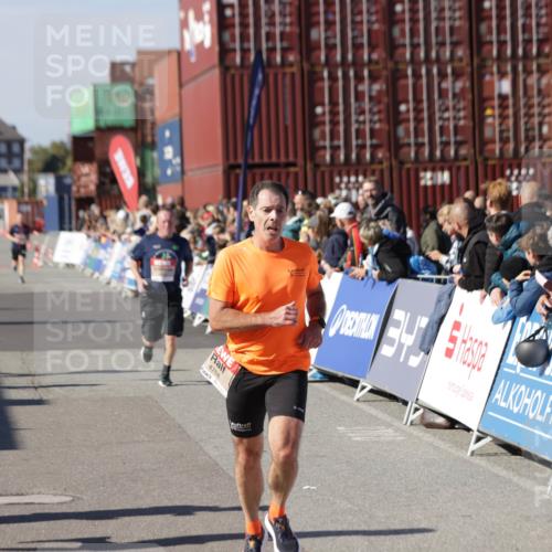 03.10.2025 - Köhlbrandbrückenlauf Jannik Wohlers http://msf.ph/oto/9050863 03.10.2025 13:08:16 Ziel 4107, 4307, 4409, 4768, 5243, 5804, 5994, 6021, 6569, 6635, 6752, 6774, 6824 meine-sportfotos.de