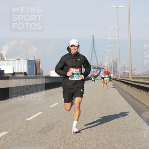 03.10.2025 - Köhlbrandbrückenlauf Jannik Wohlers http://msf.ph/oto/9050876 03.10.2025 09:36:55 Position 3 1062, 24 meine-sportfotos.de