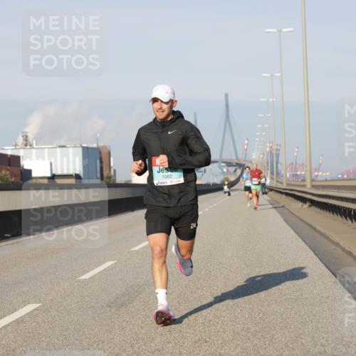 03.10.2025 - Köhlbrandbrückenlauf Jannik Wohlers http://msf.ph/oto/9050904 03.10.2025 09:36:56 Position 3 1062, 24 meine-sportfotos.de