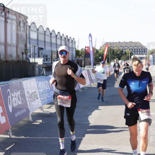 03.10.2025 - Köhlbrandbrückenlauf Jannik Wohlers http://msf.ph/oto/9050908 03.10.2025 13:08:18 Ziel 4307, 4409, 4768, 5243, 5804, 5994, 6021, 6569, 6774, 6824 meine-sportfotos.de