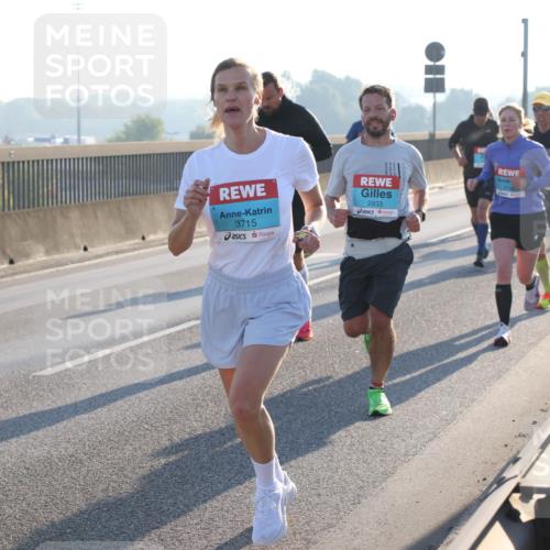 03.10.2025 - Köhlbrandbrückenlauf Lena Gebhardt http://msf.ph/oto/9050912 03.10.2025 09:14:29 Position 1 3715, 2933 meine-sportfotos.de