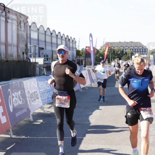 03.10.2025 - Köhlbrandbrückenlauf Jannik Wohlers http://msf.ph/oto/9050918 03.10.2025 13:08:18 Ziel 4307, 4409, 4768, 5243, 5804, 5994, 6021, 6569, 6774, 6824 meine-sportfotos.de