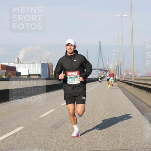 03.10.2025 - Köhlbrandbrückenlauf Jannik Wohlers http://msf.ph/oto/9050921 03.10.2025 09:36:56 Position 3 1062, 247 meine-sportfotos.de