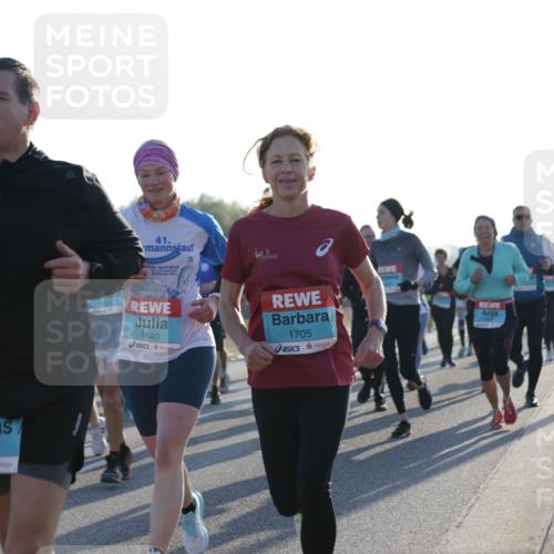 03.10.2025 - Köhlbrandbrückenlauf Jannik Wohlers http://msf.ph/oto/9050924 03.10.2025 09:18:57 Position 3 1492, 41, 1640, 1705 meine-sportfotos.de