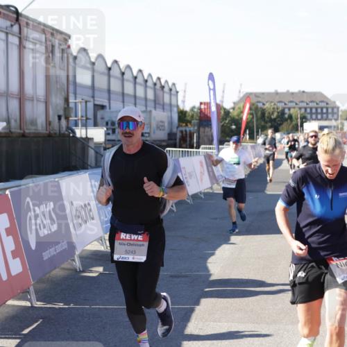 03.10.2025 - Köhlbrandbrückenlauf Jannik Wohlers http://msf.ph/oto/9050926 03.10.2025 13:08:18 Ziel 4307, 4409, 4768, 5243, 5804, 5994, 6021, 6569, 6774, 6824 meine-sportfotos.de