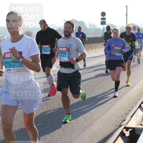 03.10.2025 - Köhlbrandbrückenlauf Lena Gebhardt http://msf.ph/oto/9050929 03.10.2025 09:14:29 Position 1 3715, 3718, 2933 meine-sportfotos.de