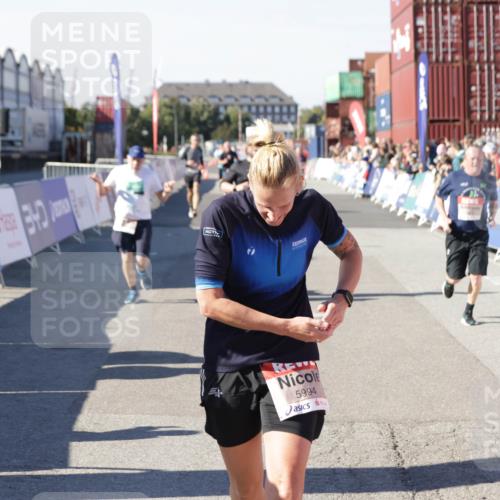 03.10.2025 - Köhlbrandbrückenlauf Jannik Wohlers http://msf.ph/oto/9050946 03.10.2025 13:08:19 Ziel 4307, 4409, 4768, 5243, 5804, 5994, 6021, 6569, 6774, 6824 meine-sportfotos.de