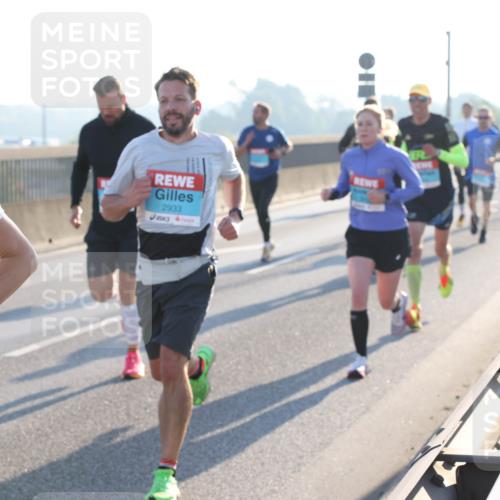 03.10.2025 - Köhlbrandbrückenlauf Lena Gebhardt http://msf.ph/oto/9050947 03.10.2025 09:14:29 Position 1 5, 2933 meine-sportfotos.de