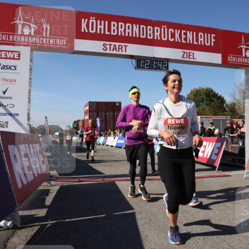 03.10.2025 - Köhlbrandbrückenlauf Lena Gebhardt http://msf.ph/oto/9050951 03.10.2025 13:21:43 Ziel 4064, 4067, 4139, 4519, 4843, 4913, 4979, 5329, 5345, 5458, 5894, 5895, 5901, 5981, 6186, 6662 meine-sportfotos.de