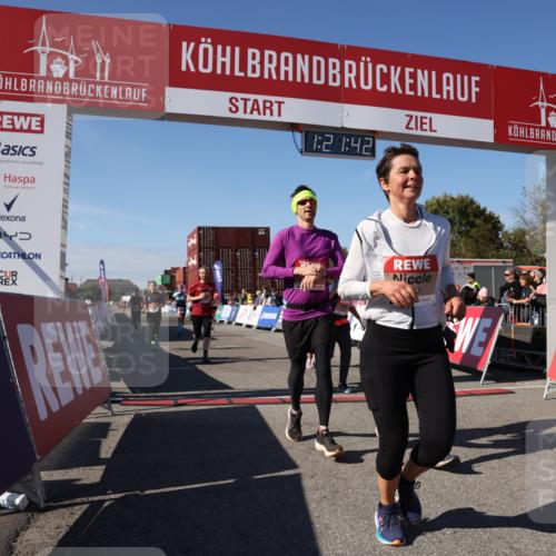 03.10.2025 - Köhlbrandbrückenlauf Lena Gebhardt http://msf.ph/oto/9050960 03.10.2025 13:21:43 Ziel 4064, 4067, 4139, 4519, 4843, 4913, 4979, 5329, 5345, 5458, 5894, 5895, 5901, 5981, 6186, 6662 meine-sportfotos.de
