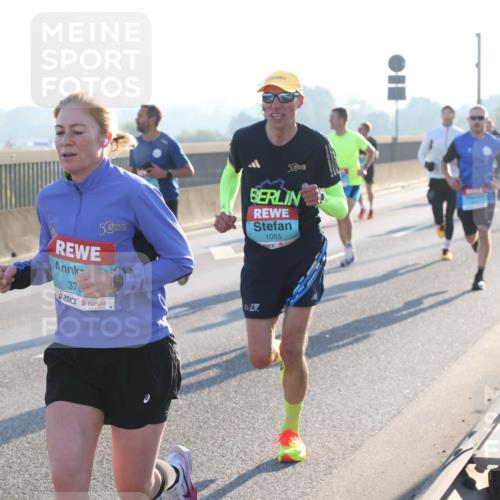 03.10.2025 - Köhlbrandbrückenlauf Lena Gebhardt http://msf.ph/oto/9050966 03.10.2025 09:14:30 Position 1 50, 1055, 50, 370 meine-sportfotos.de